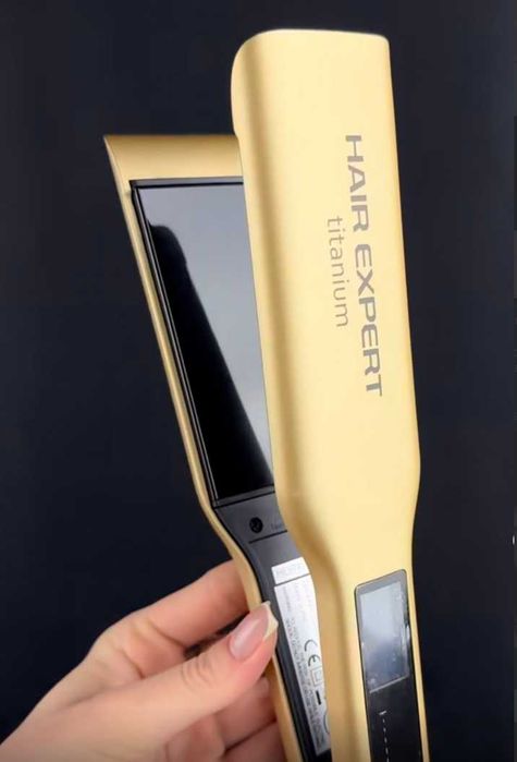 Титанові вирівнювачі Hair Expert з широкими пластинами