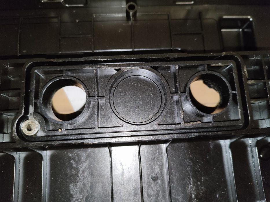 Клапанна кришка мотор 1.8. Мазда 5. Форд