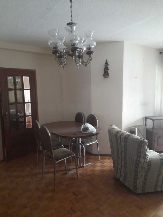 Apartamento T4 nos Assentos