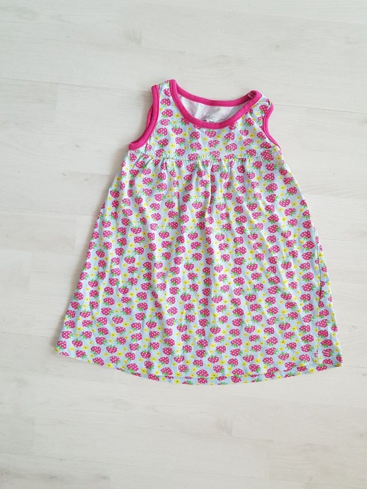 Letnia sukienka w truskawki firmy Basic