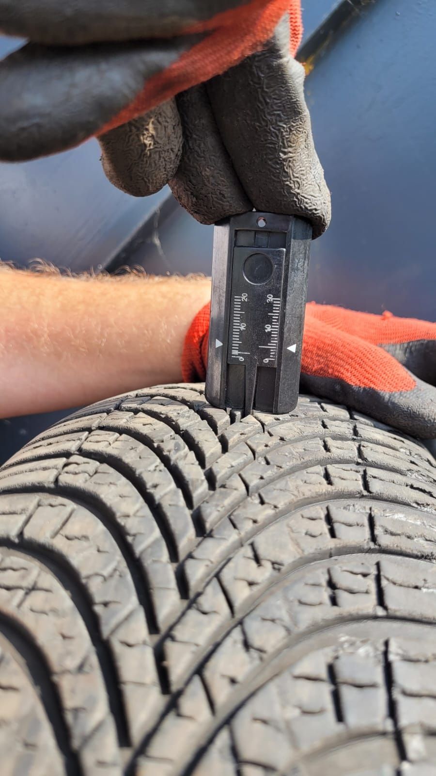Sprzedam 2 opony Dębica Navigator 3 175/70 R14 DOT..21