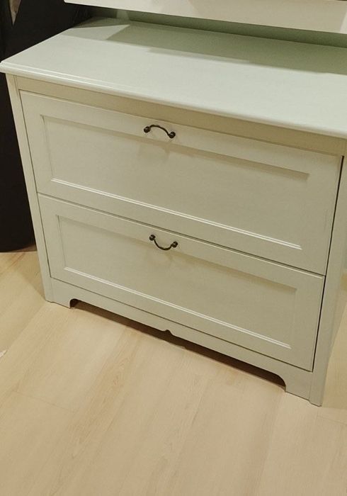 Móvel de madeira branco