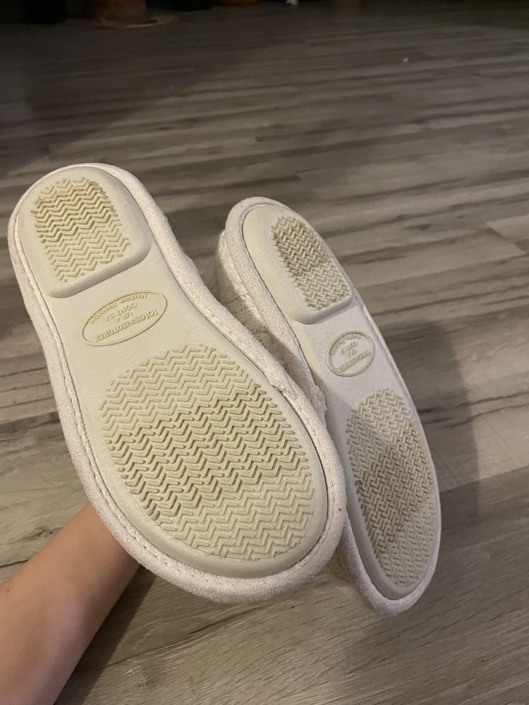 Buty typu emu biale