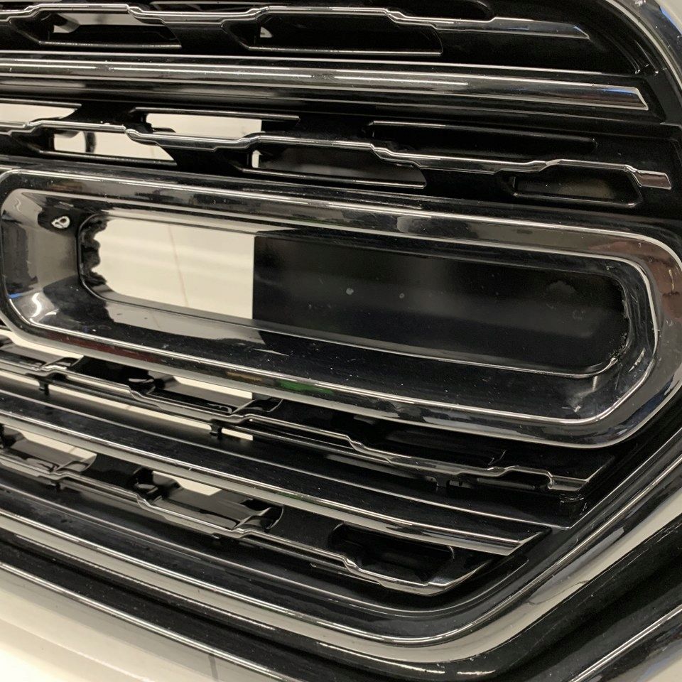 Atrapa grill czarny przód przedni kamera Dodge Ram V 1500 Limited 21r