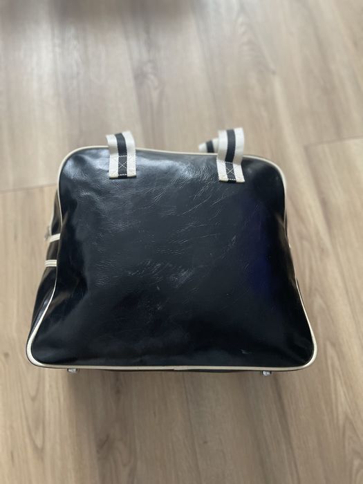 Czarna torba podróżna weekendowa Fred Perry małe logo