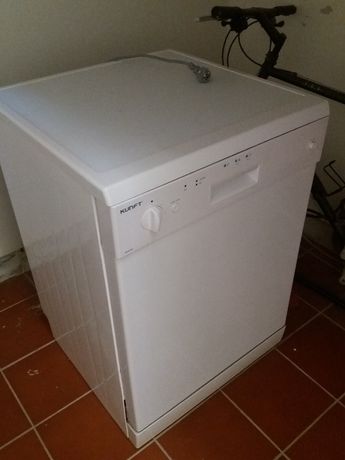 Máquina de lavar loiça com avaria (trabalha mas não entra água)