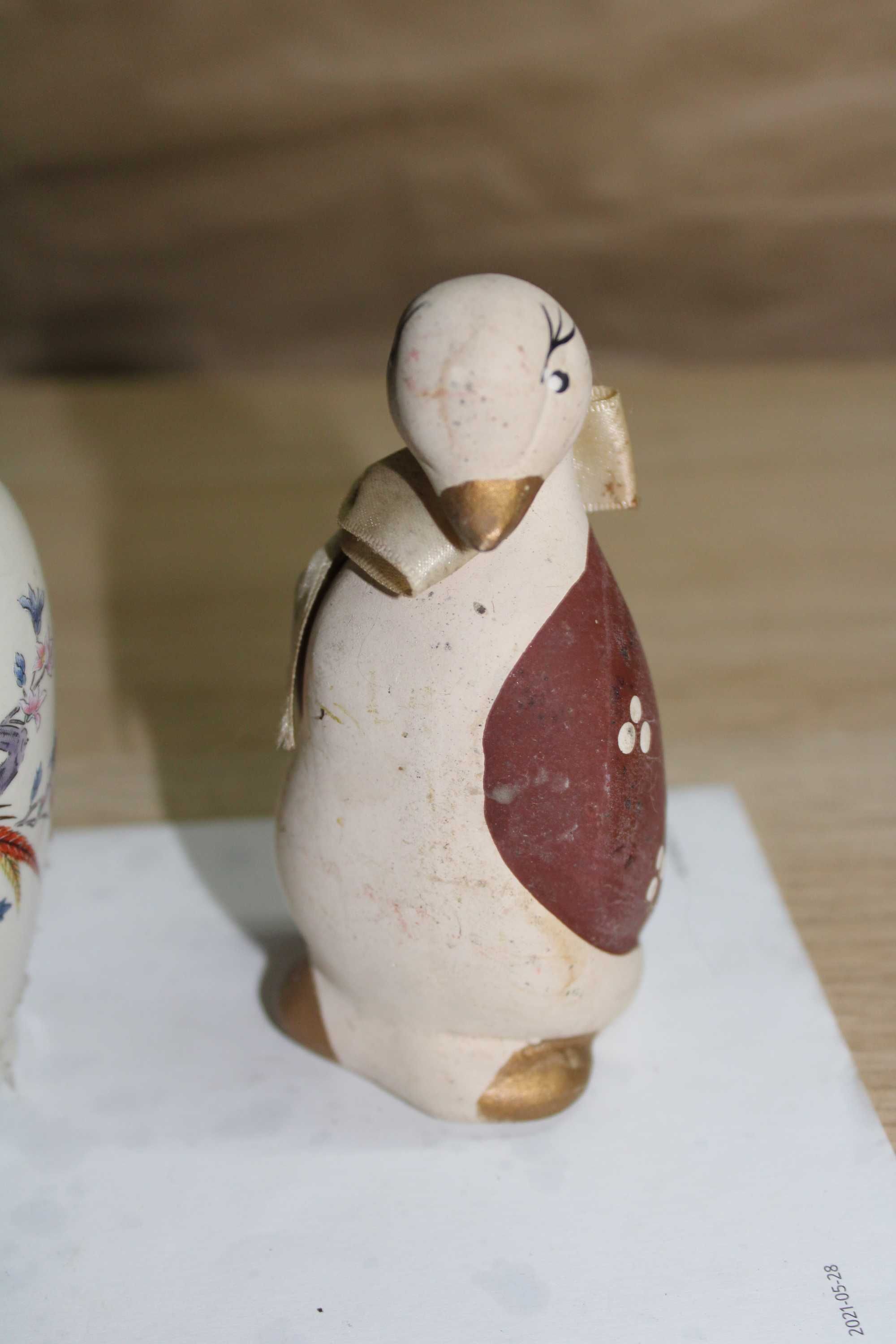 Várias miniaturas em loiça