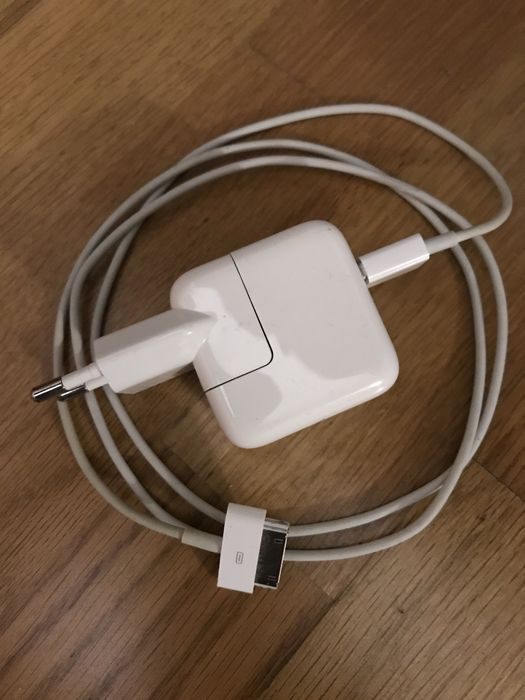 iPad 2 (2011) e carregador