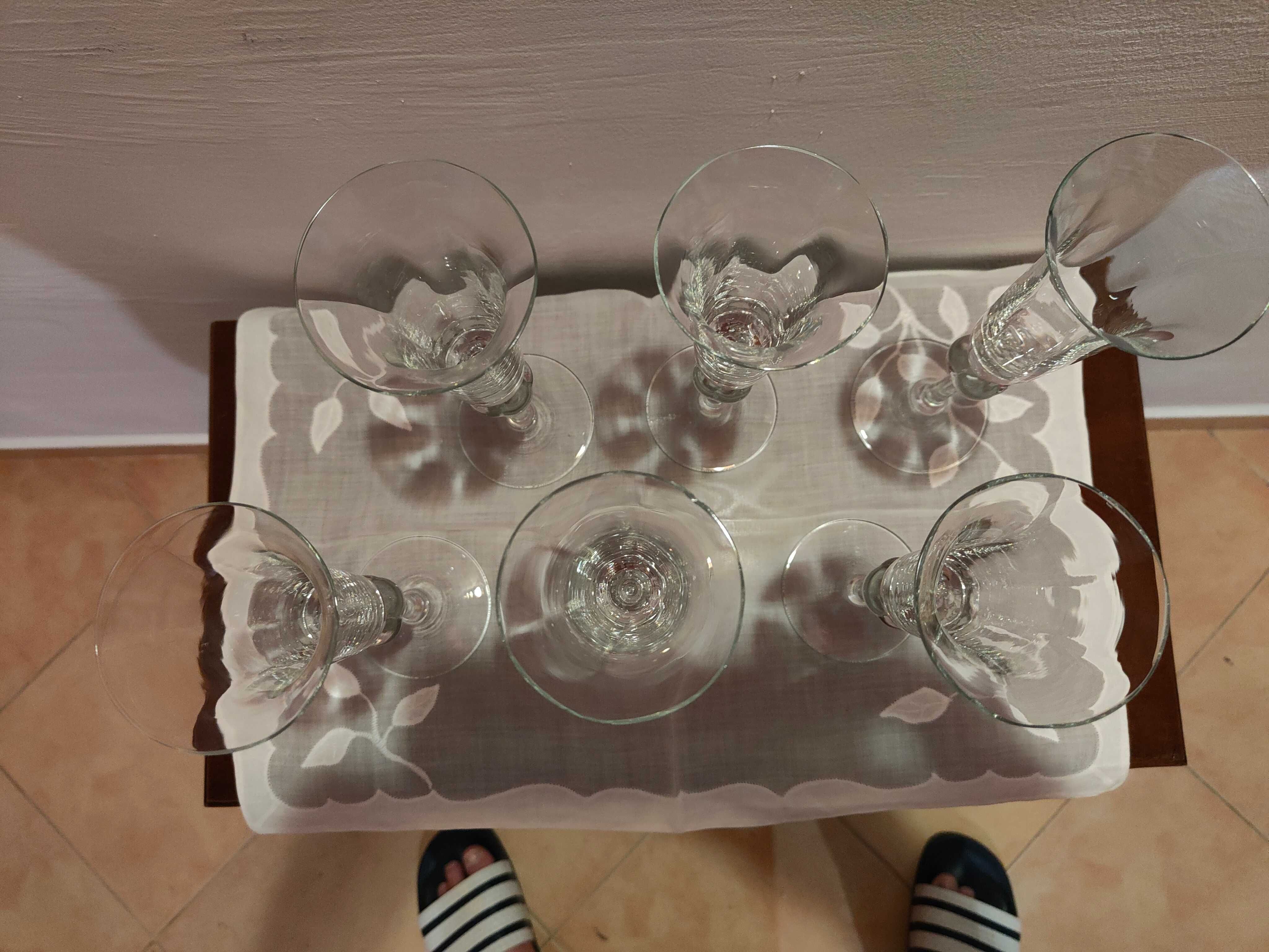 Kryształowe kieliszki do szampana