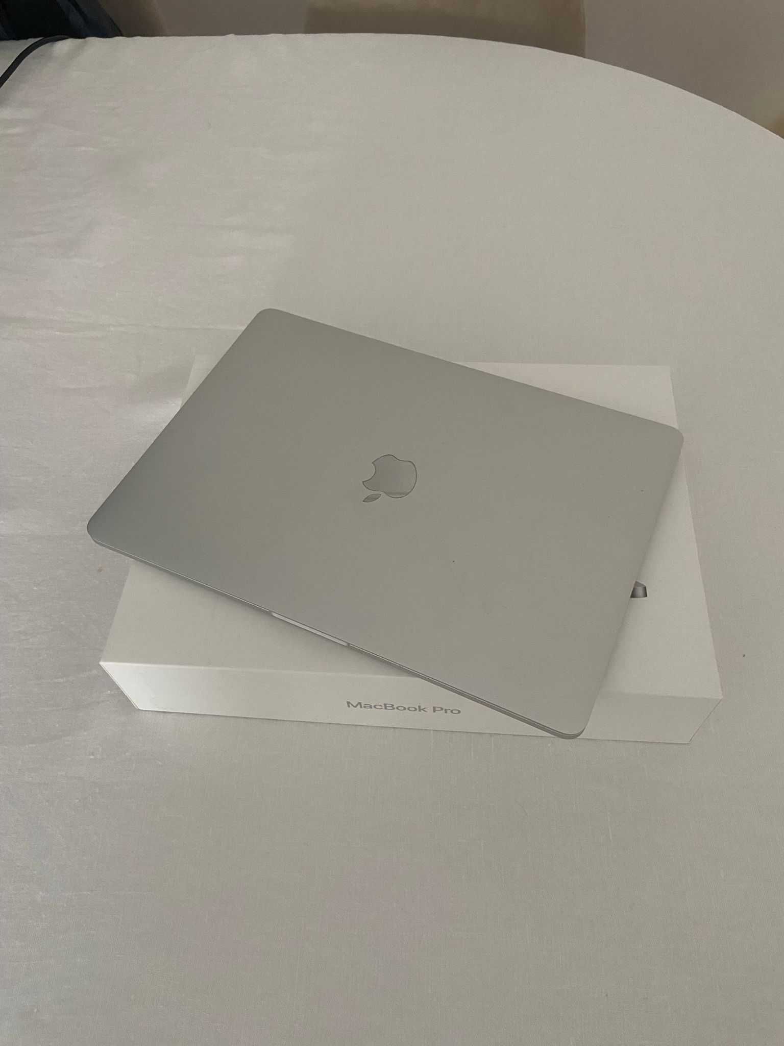 MacBook Pro 13” (2017) | Com caixa original