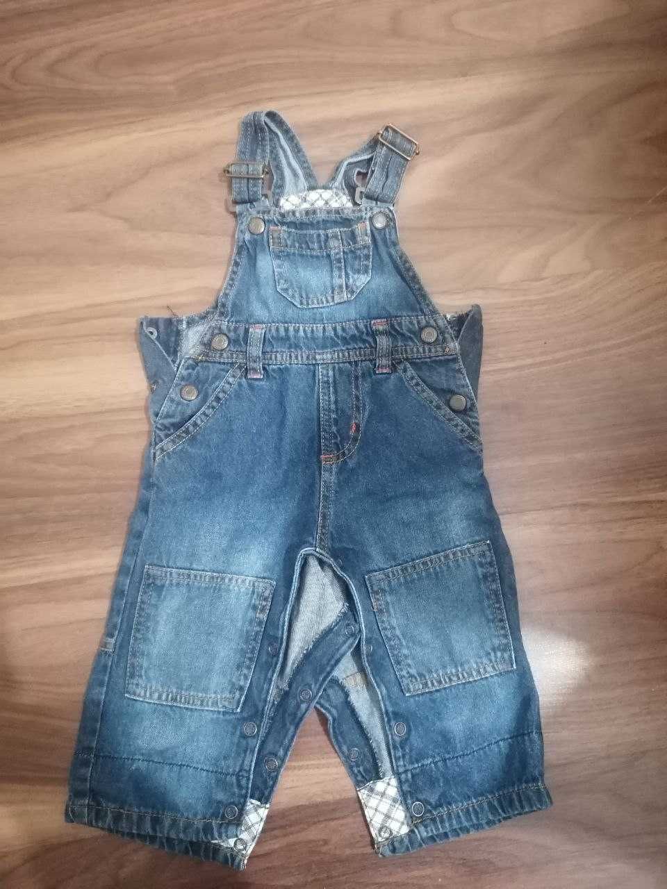 Дитячний джинсовий комбінезон від бренду Lupilu у розмірі 68.