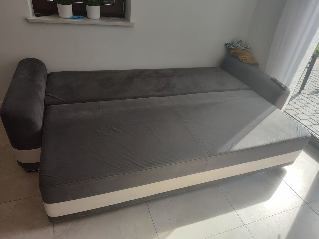 Sofa rozkładana wraz z pufą