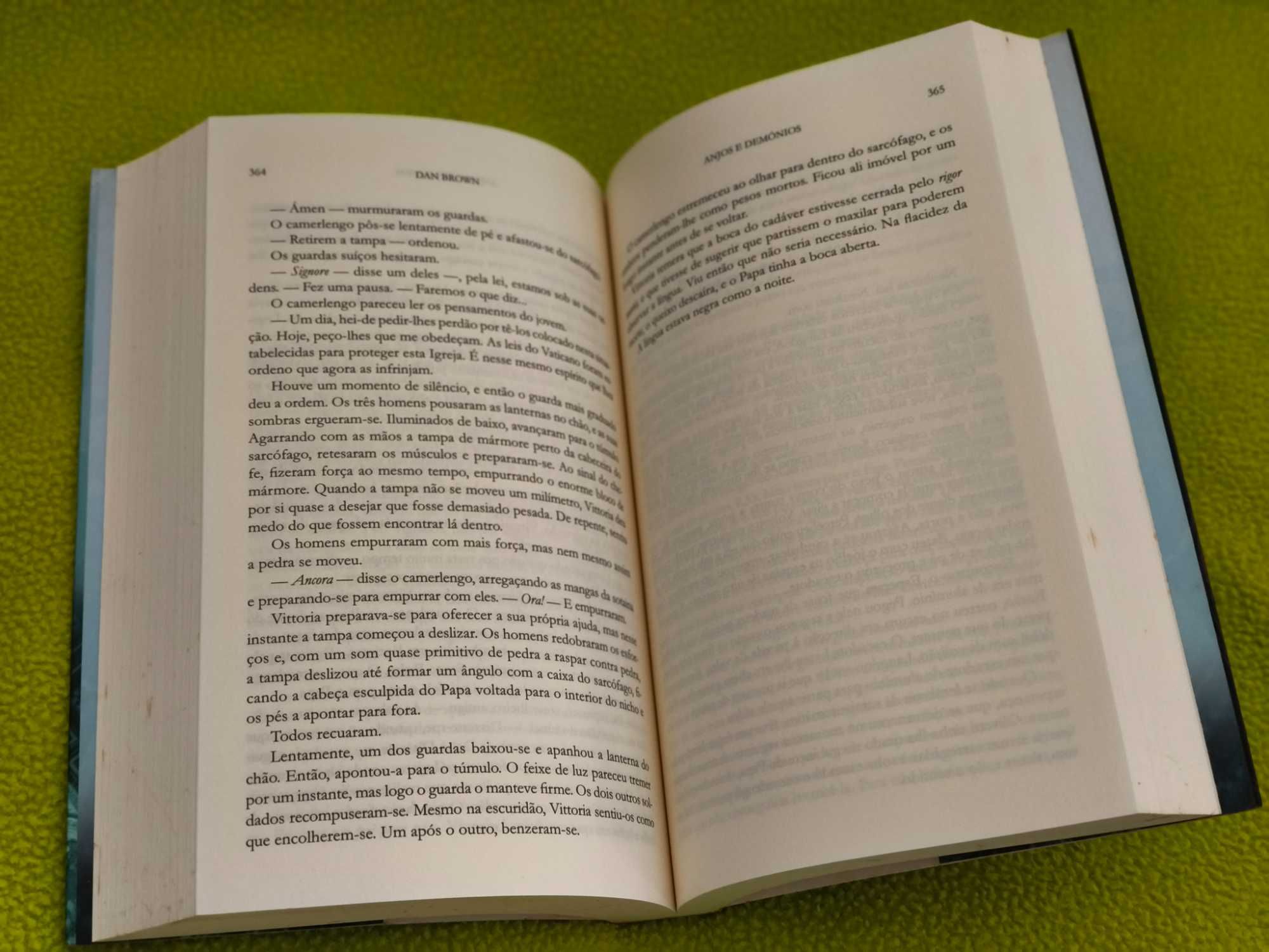 Anjos e Demónios – Dan Brown