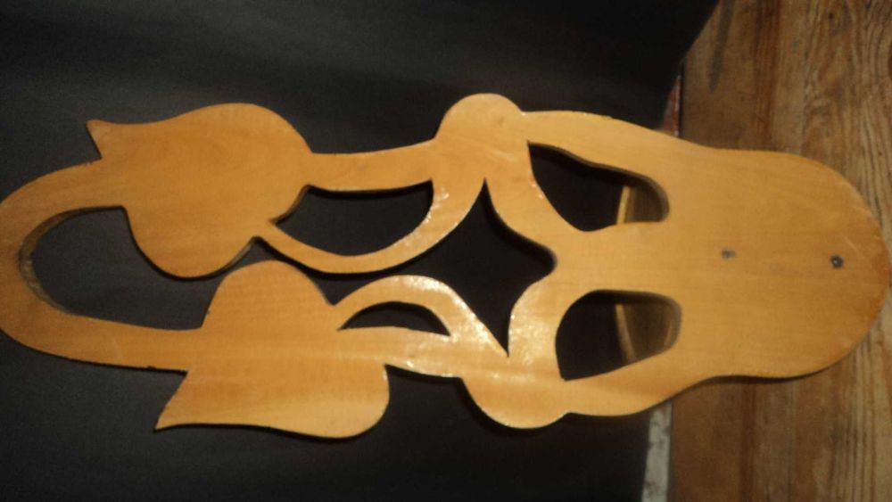 kwietnik  z  drewna /na  kwiaty