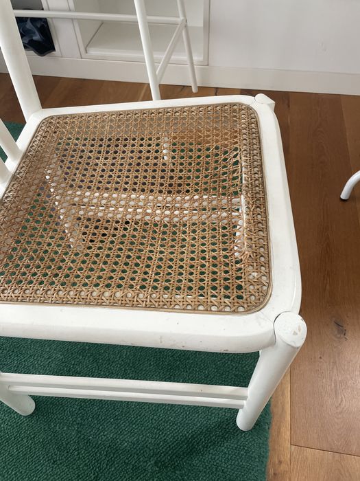 Cadeira branca com palhinha para restaurar