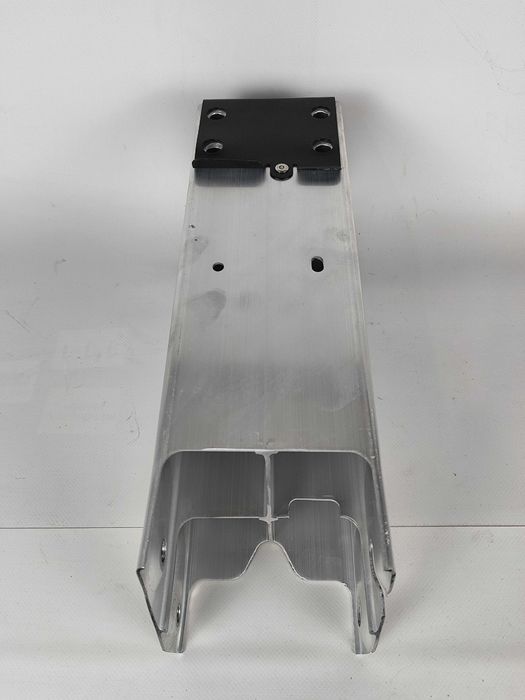Ланжерон передній  лівий/правий Tesla M3 1683943-00-D, 1683942-00-E