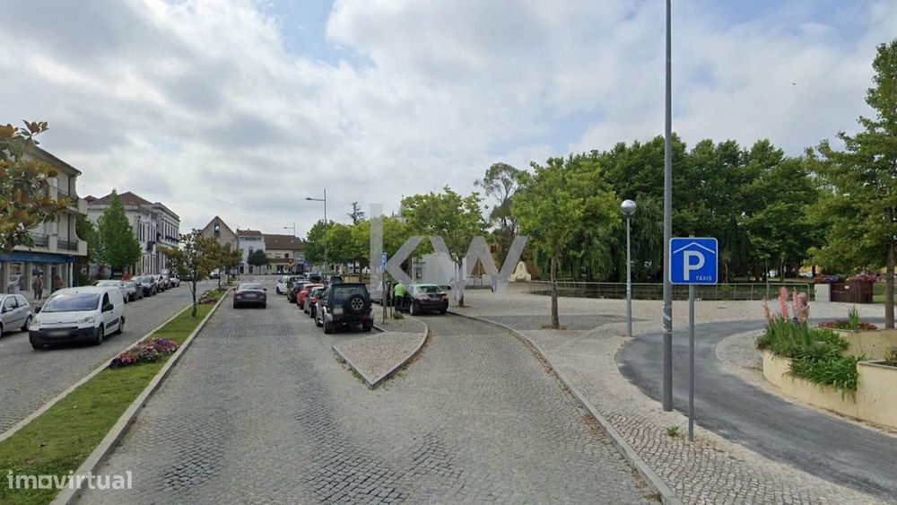 Garagem Fechada com 16,10m2 no Centro de Mira