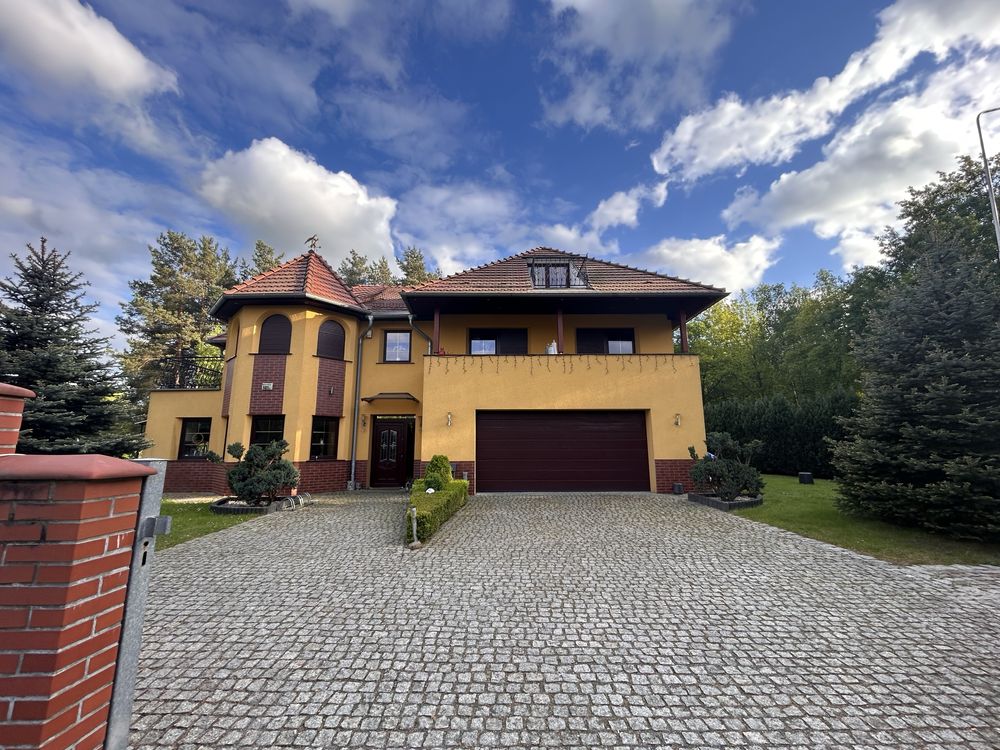 Pokój w domu jednorodzinnym.