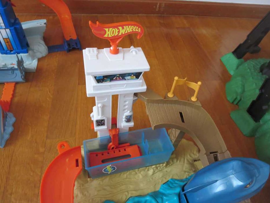 Pista Hot Wheels ( Tubarão )