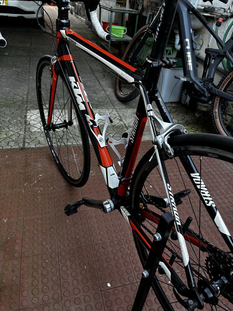 Bicicleta KTM STRADA 1000