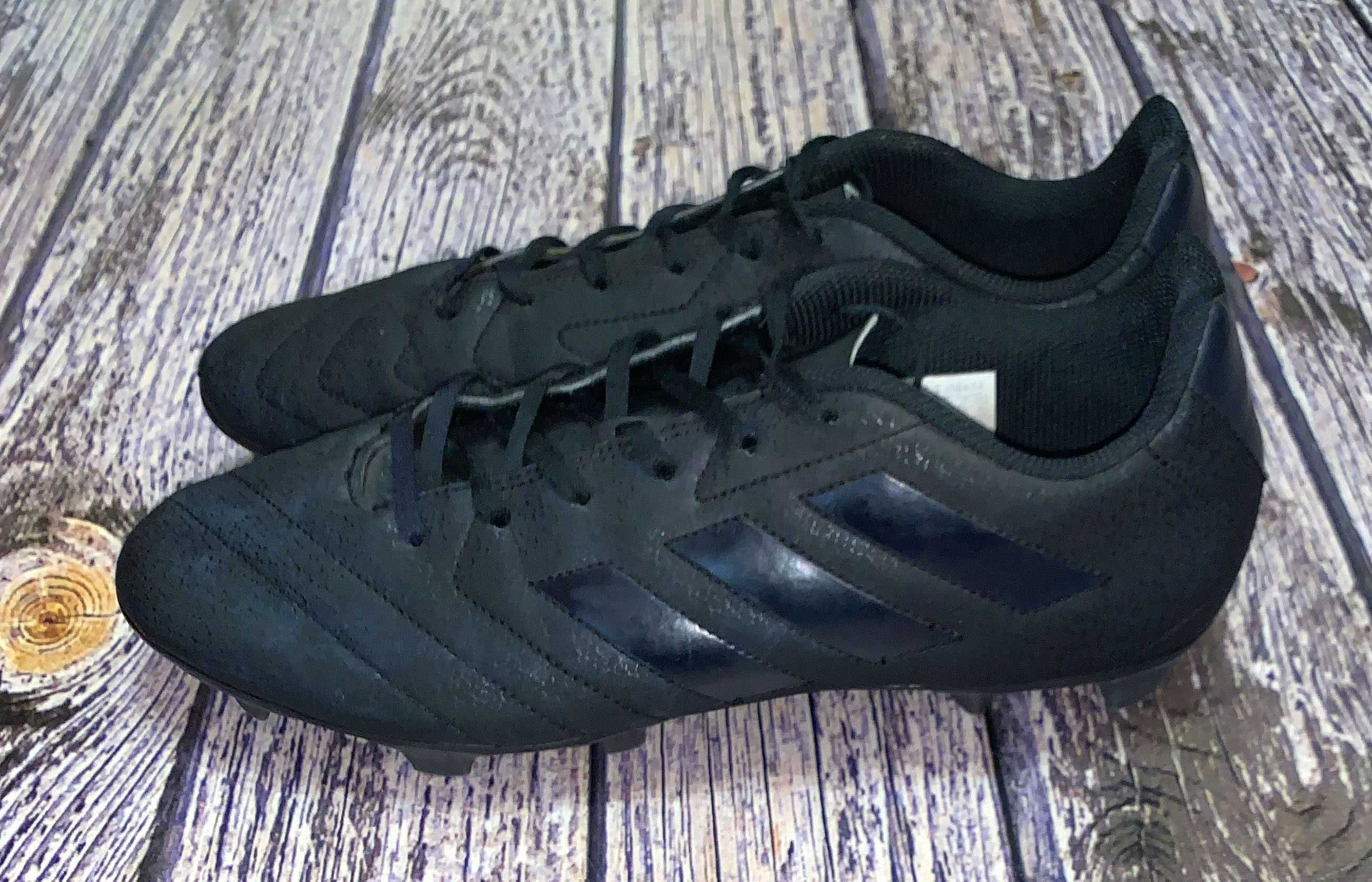 Футбольные бутсы Adidas для мужчины. размер 44 (28,5 см)