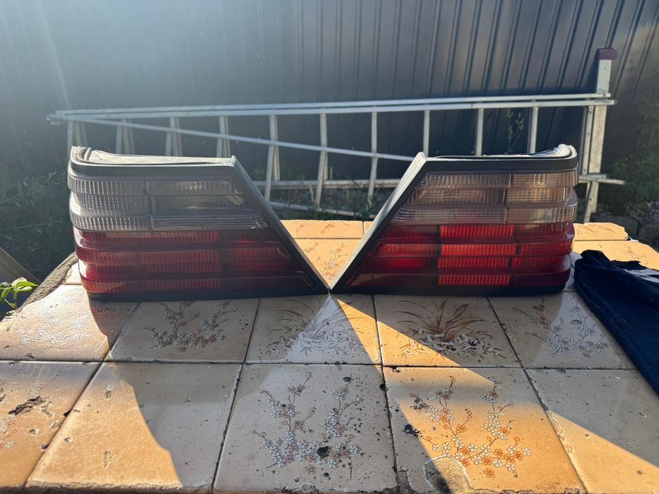Material Mercedes-Benz W124
