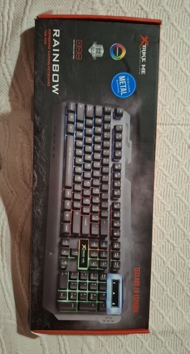 Teclado para jogos Xtrike Me Rainbow KB-406
É um teclado de membrana
