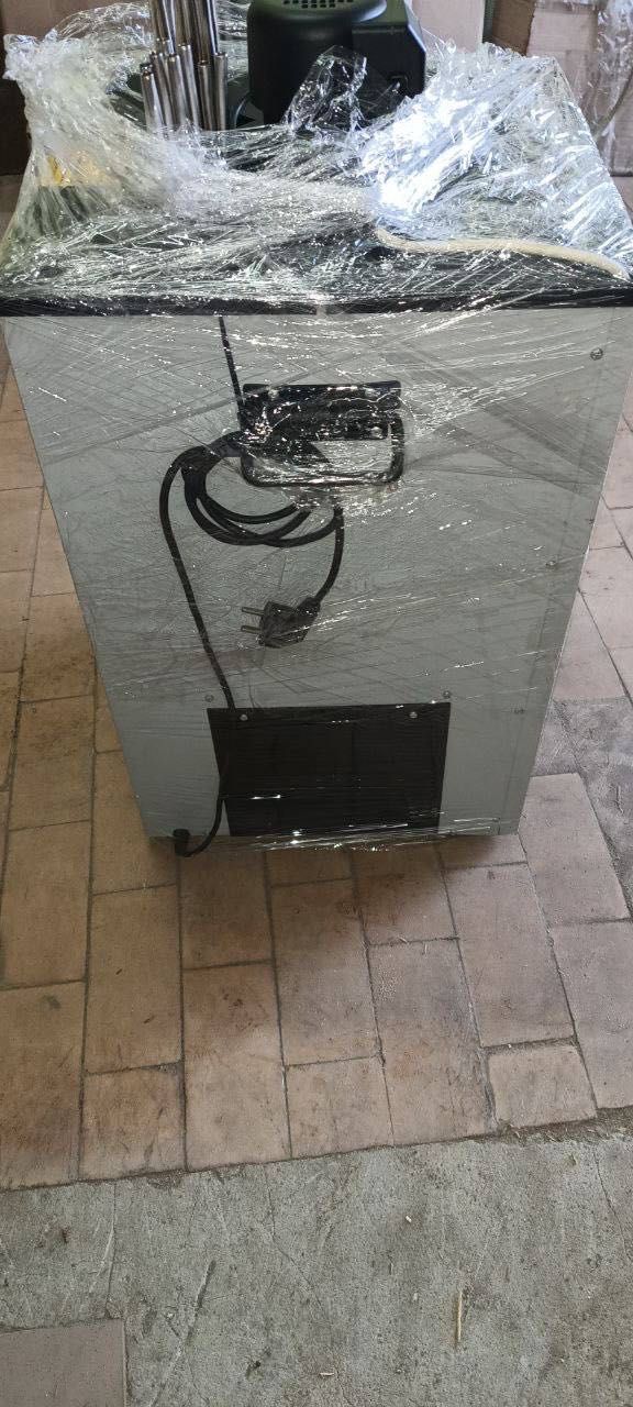 Chłodziarka do rozlewu napojów na 20 rodzajów.
