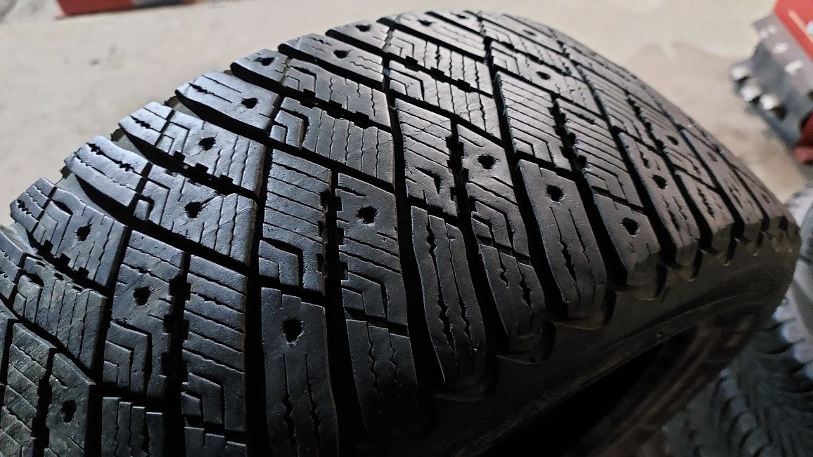 Зимние шины комплект GoodYear Ultra Grip Ice Arctic 205/50 R17
