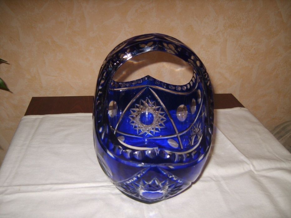 Kryształowy koszyk kobaltowy