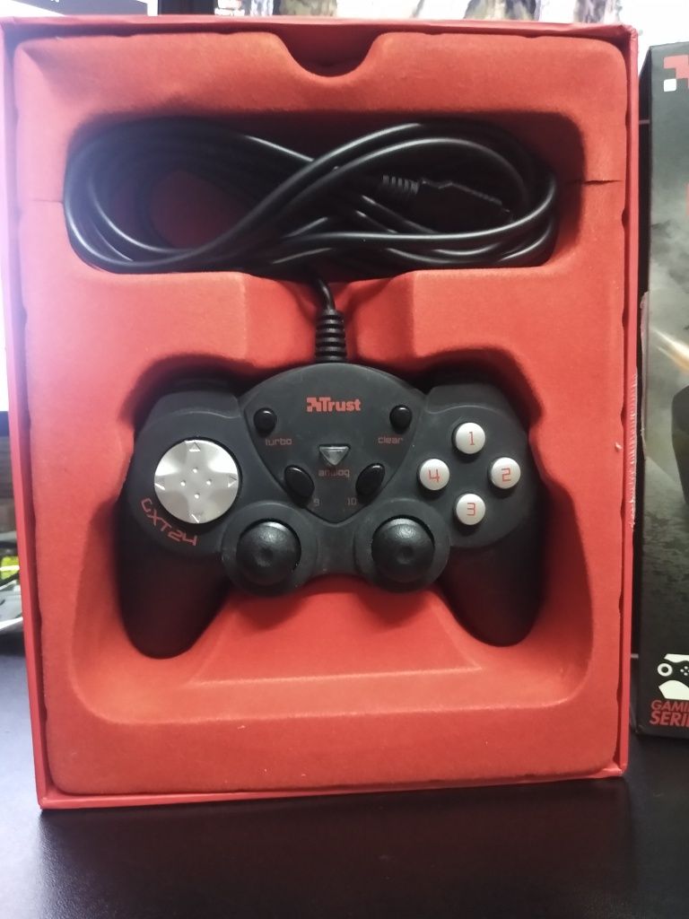 Маніпулятор TRUST GXT-24 compact gamepad