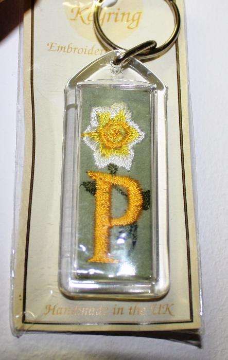 Porta chaves artesanato com Inicial letra P bordado NOVO