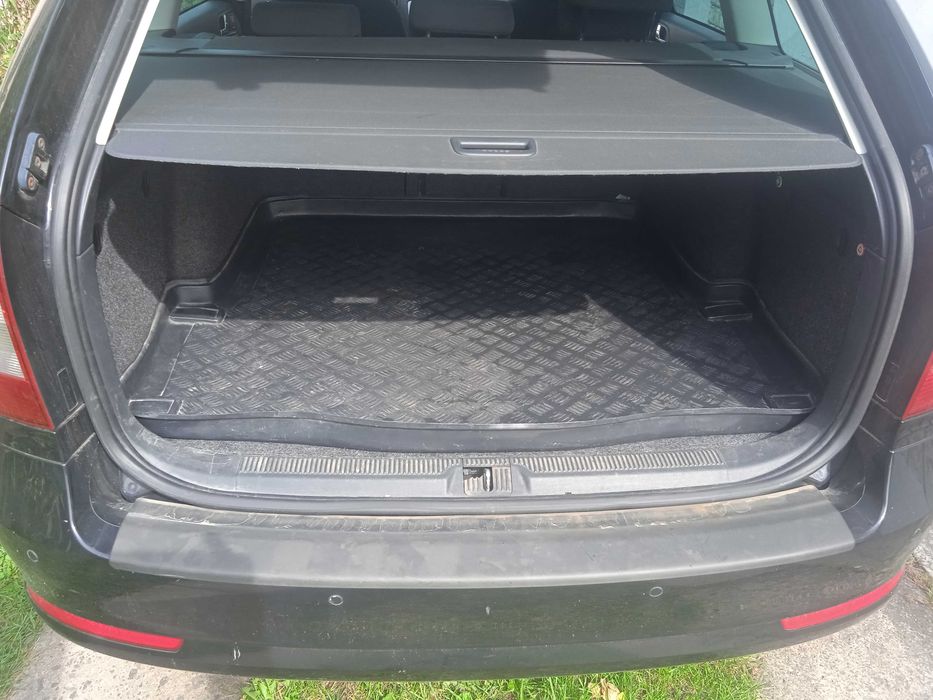 Продам коврик в багажник Skoda Octavia A5 '05-13 универсал, б/у.