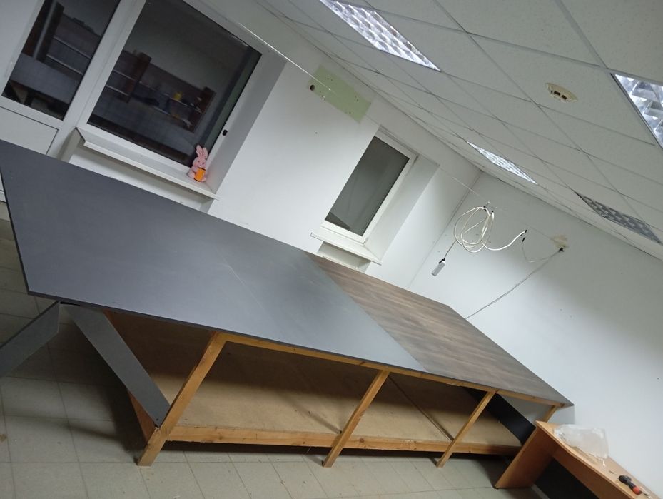 Стол,раскройный и стеллажи