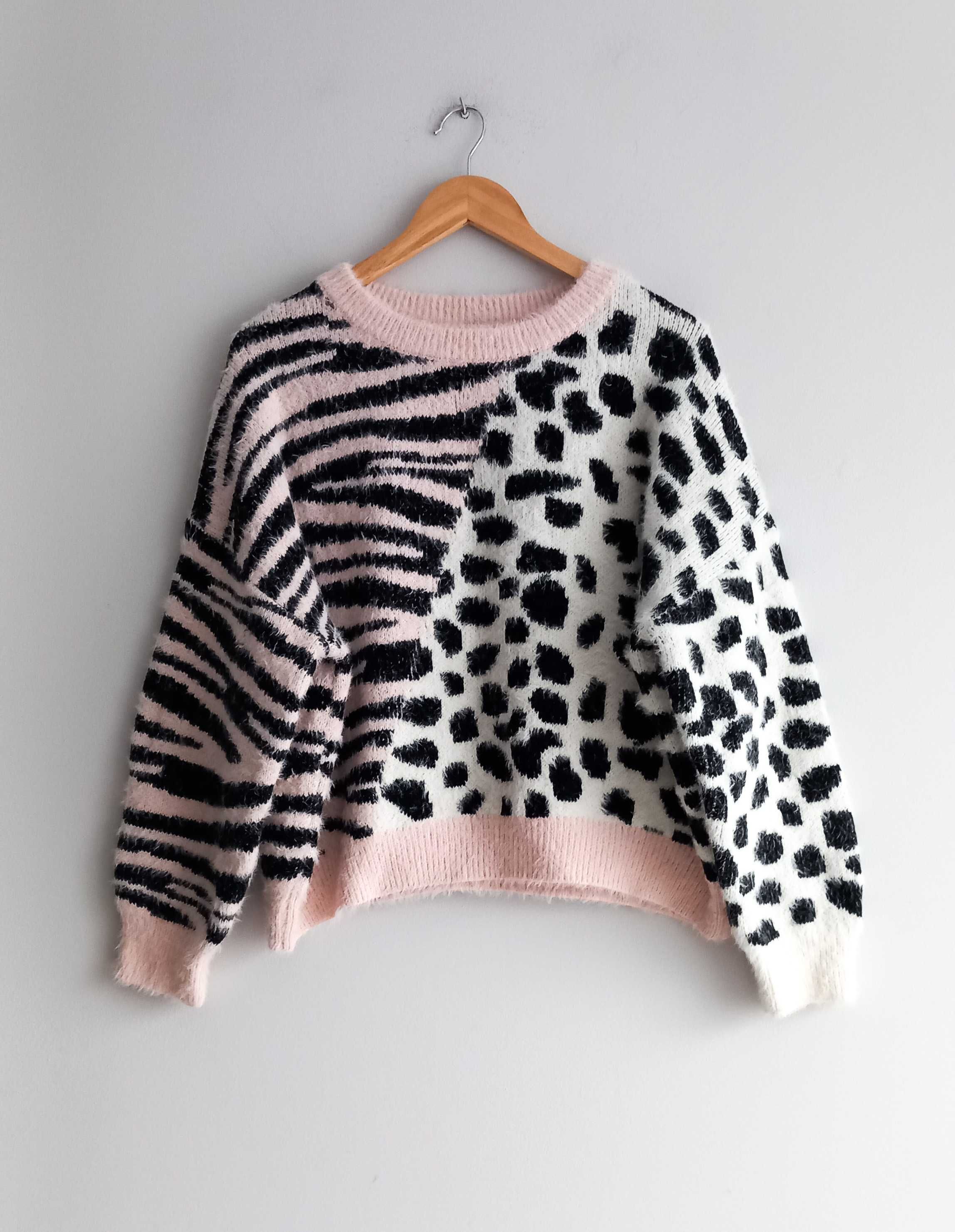 Sweter w zwierzęce wzory z szerokimi rękawami z dodatkiem wełny