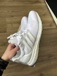 Продам женские беговые кроссовки Adidas ultraboost