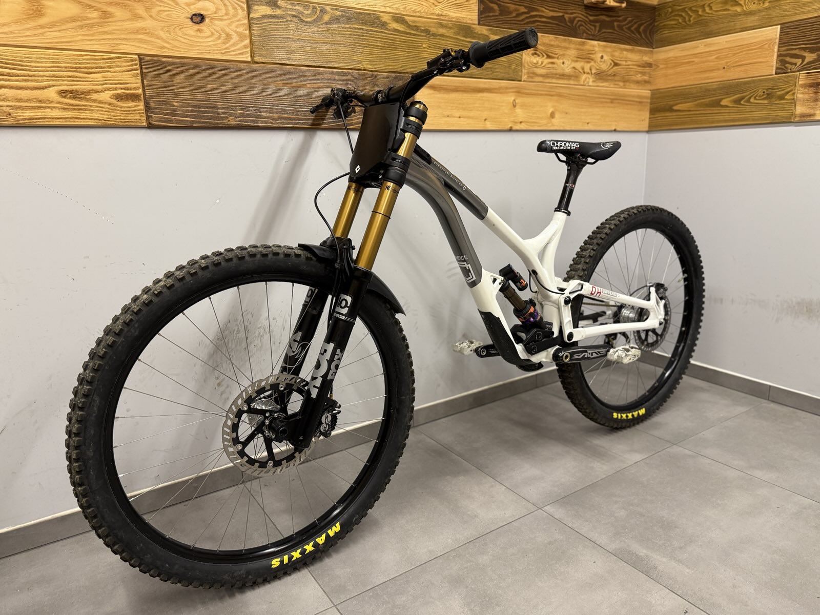 Commencal Supreme 29 Downhill