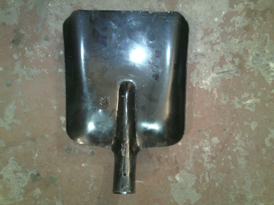 Продам  лопату, метлу  пластмассовую .грабли ,вилы.