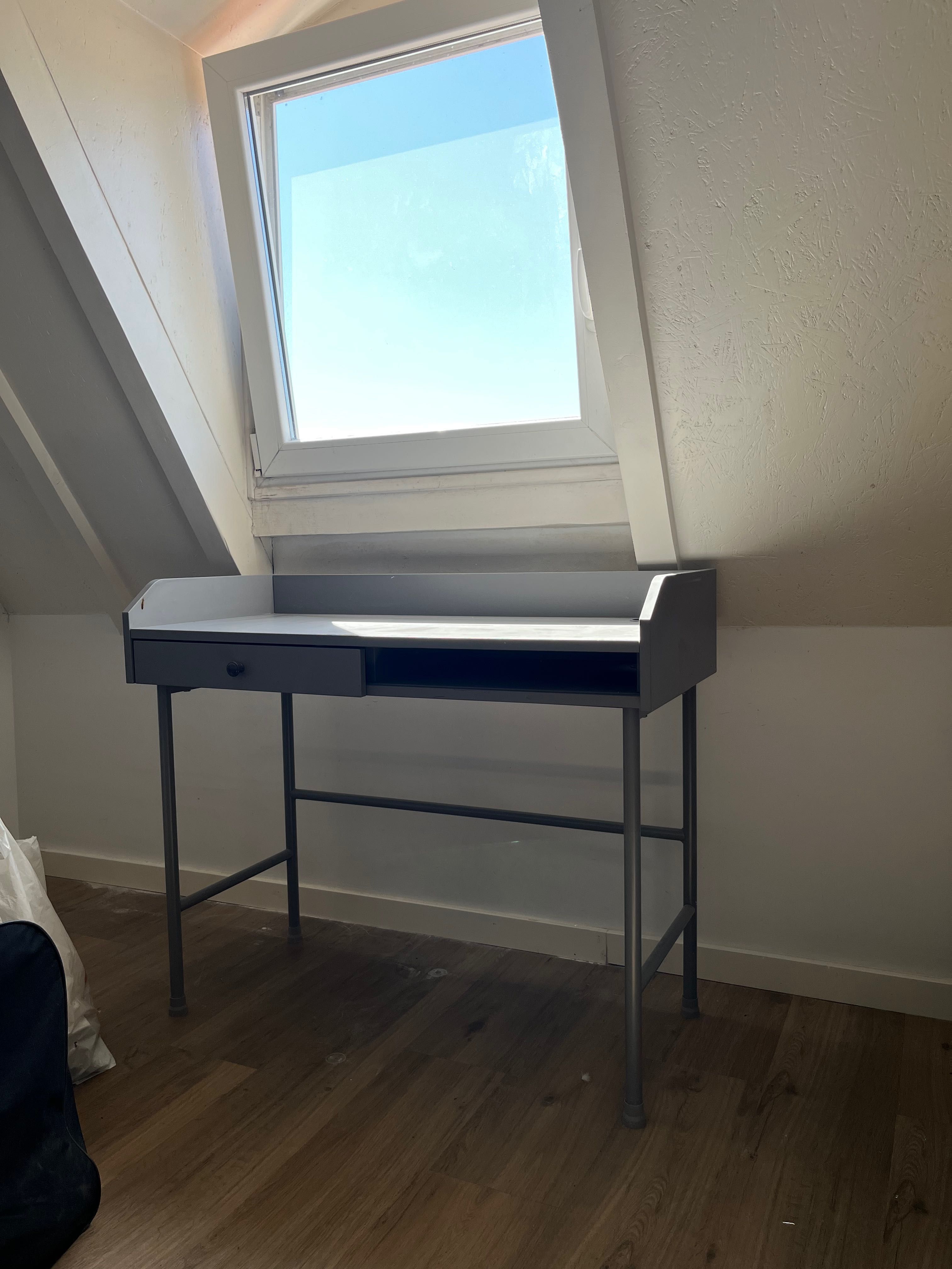 Secretaria cinza Ikea