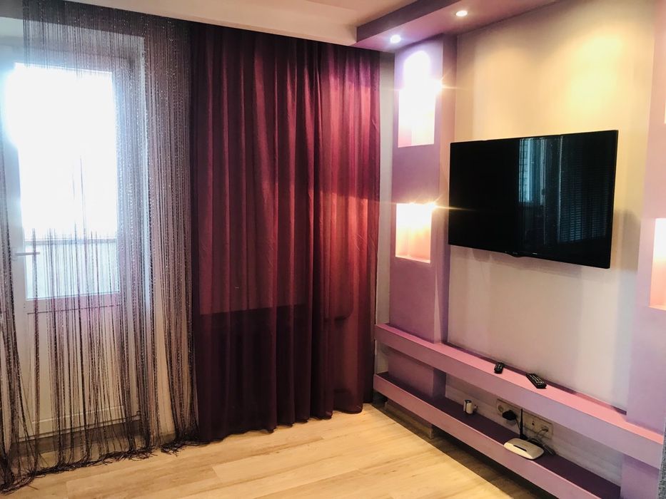 LUX на Набережній з видом на річку.2години-800грн