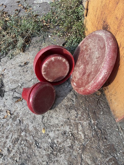 Продам пластмассовый разборной стол и стулья