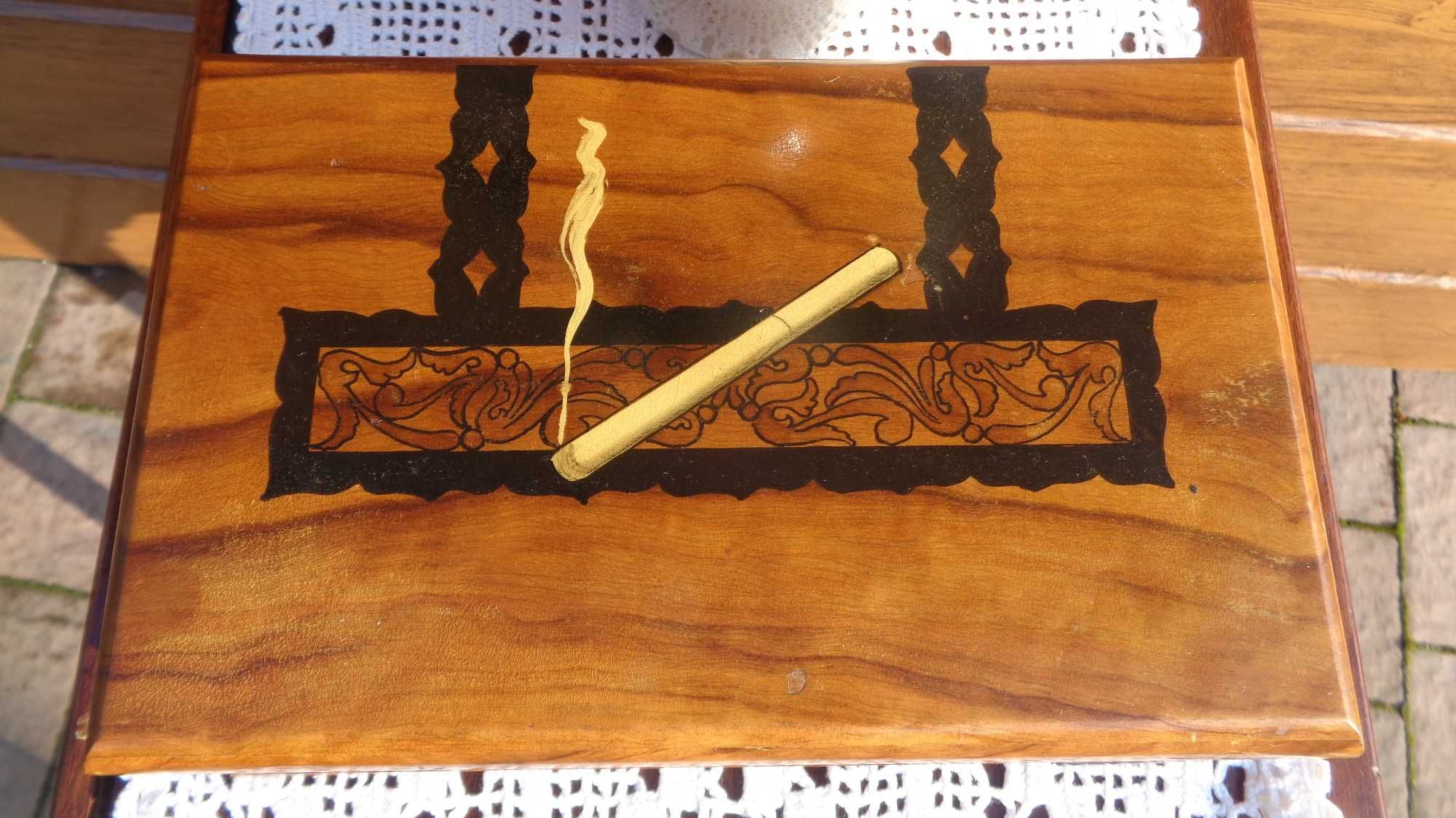 humidor na cygara z pozytywką