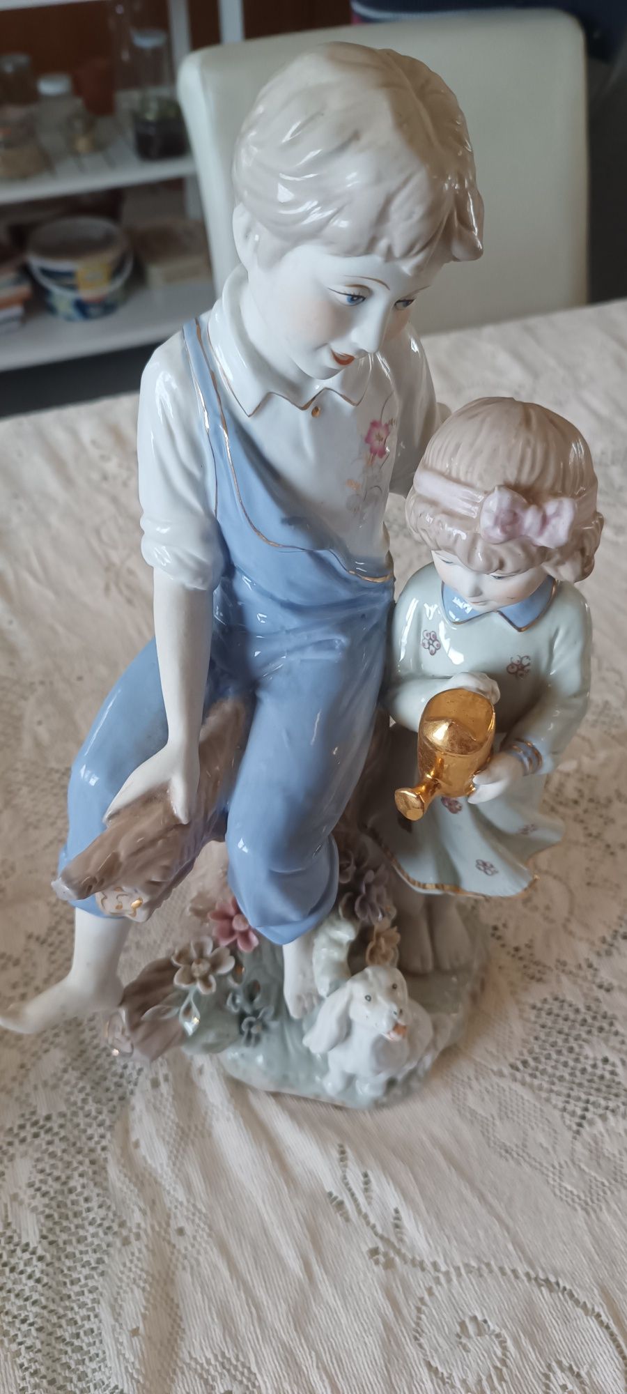 Figura de porcelana meninos