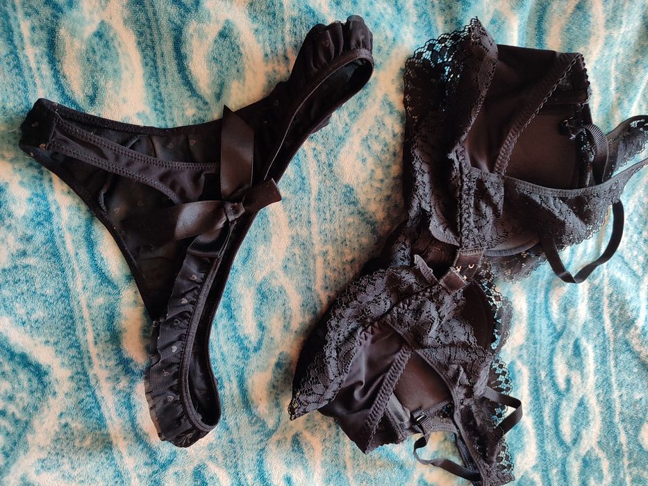 Кружевний бюстгальтер.стрінги