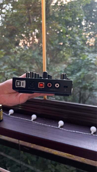 Продам Native Instruments, Traktor z1, мини микшер