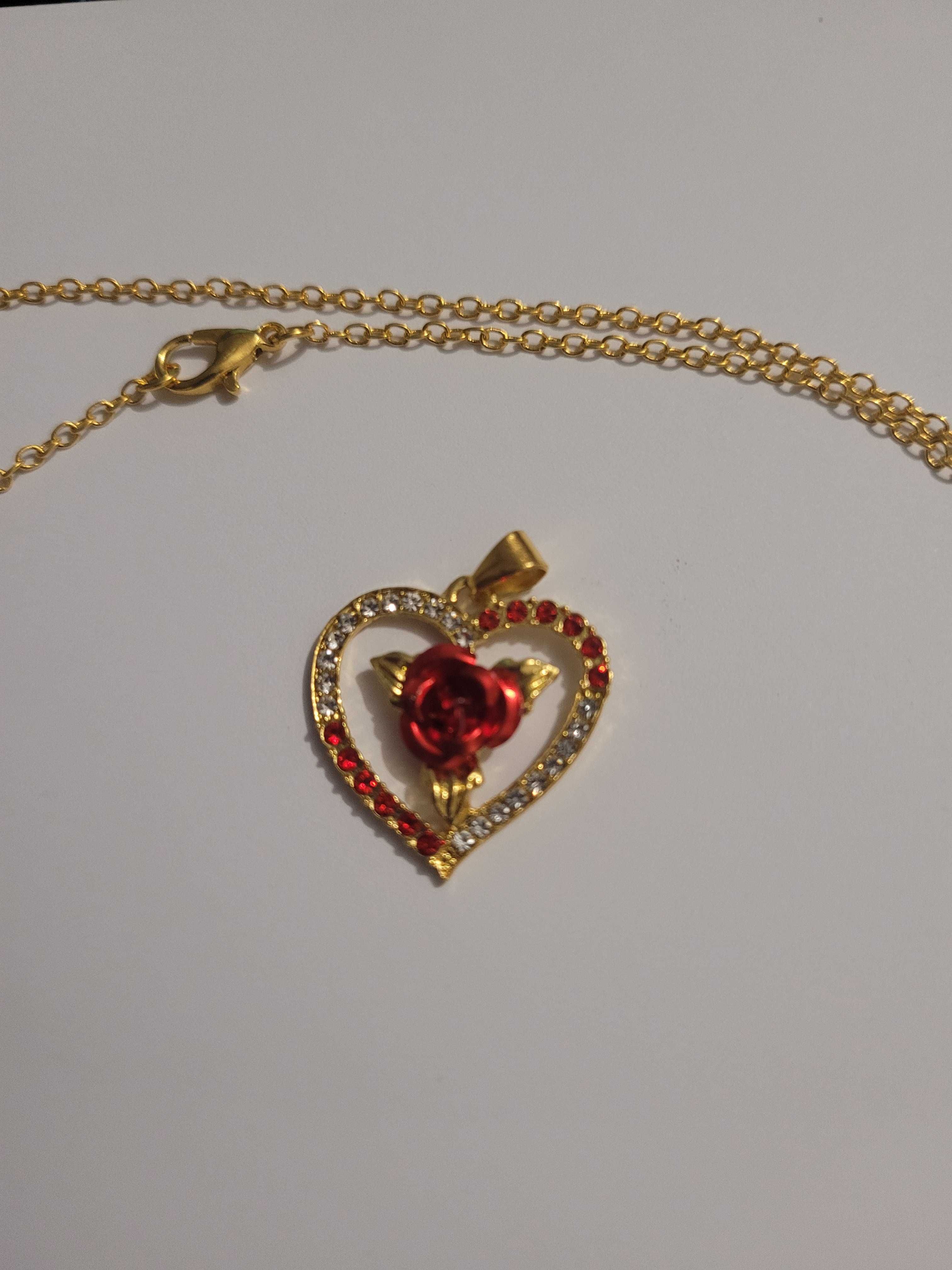 Naszyjnik w kształcie serca kamienie dla zakochanych prezent