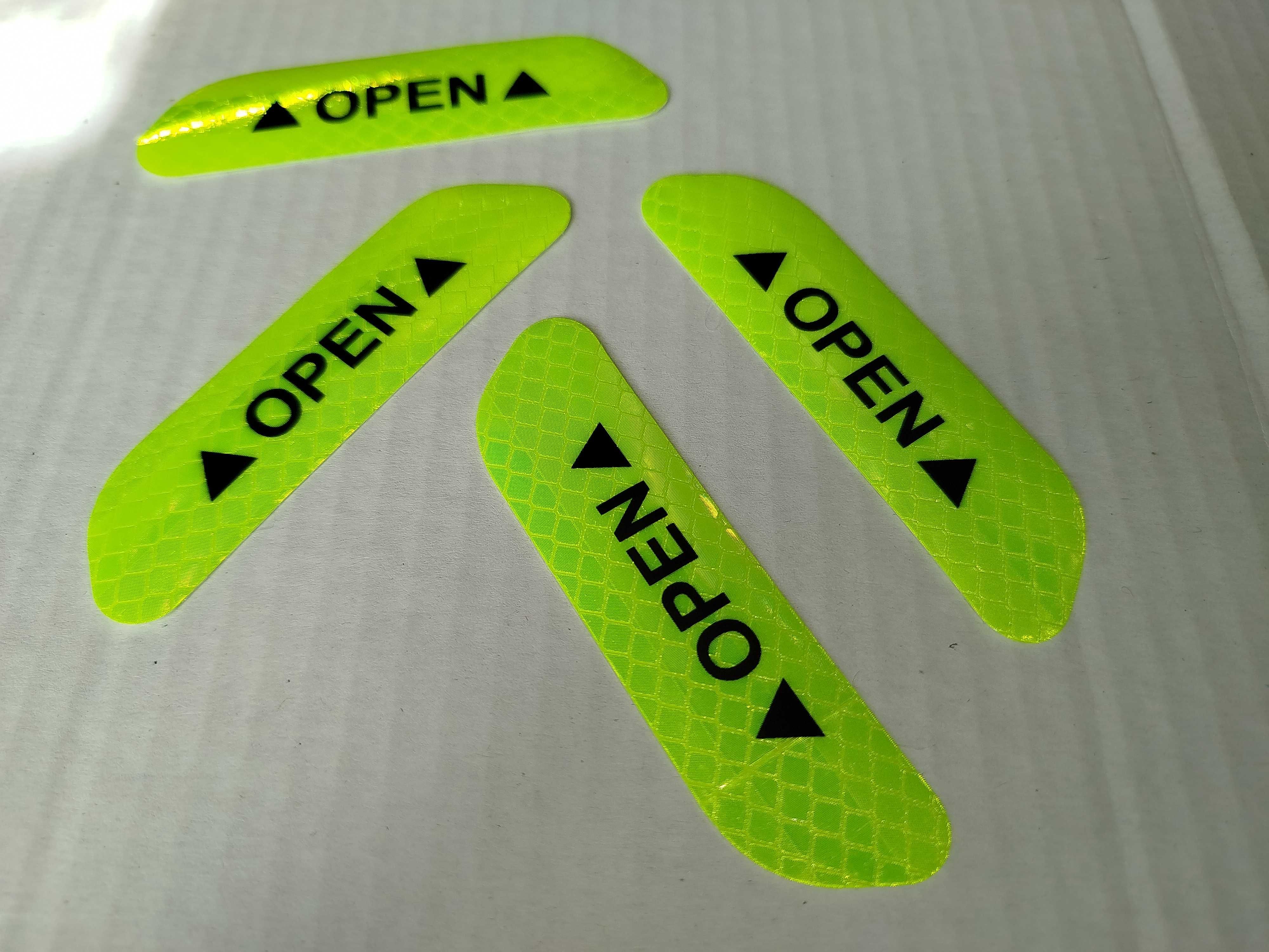 Наклейка на двері автівки світловідбиваюча open
