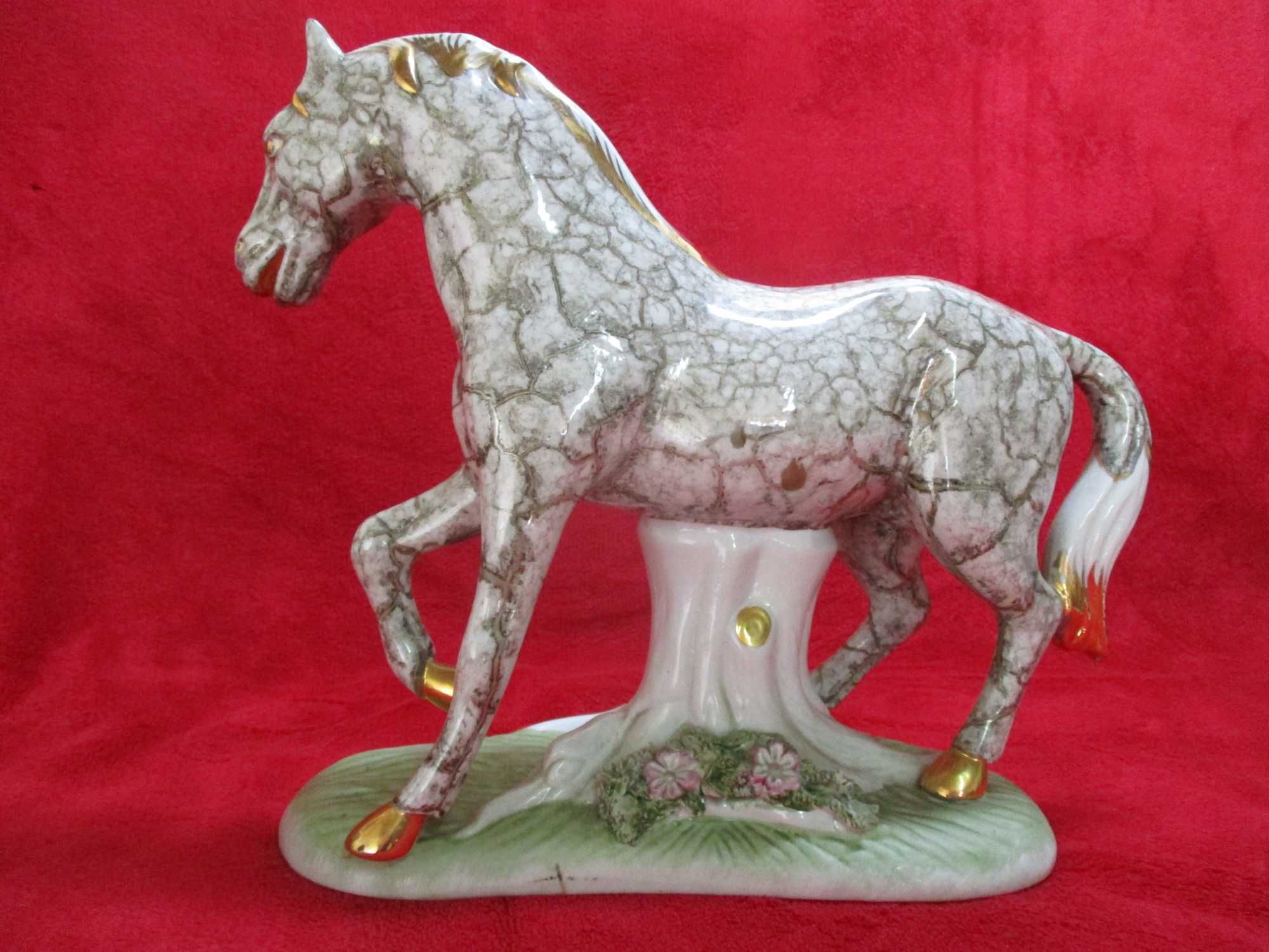 Escultura de Cavalo em porcelana fina