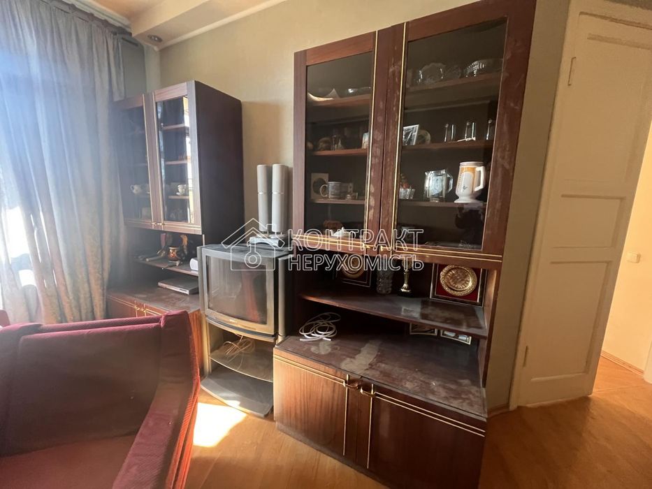 ТЕРМІНОВО! Продам велику 4-кім кв в центрі недалеко Нікольського