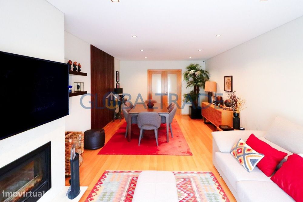 Apartamento T3 com terraço em Pedrouços